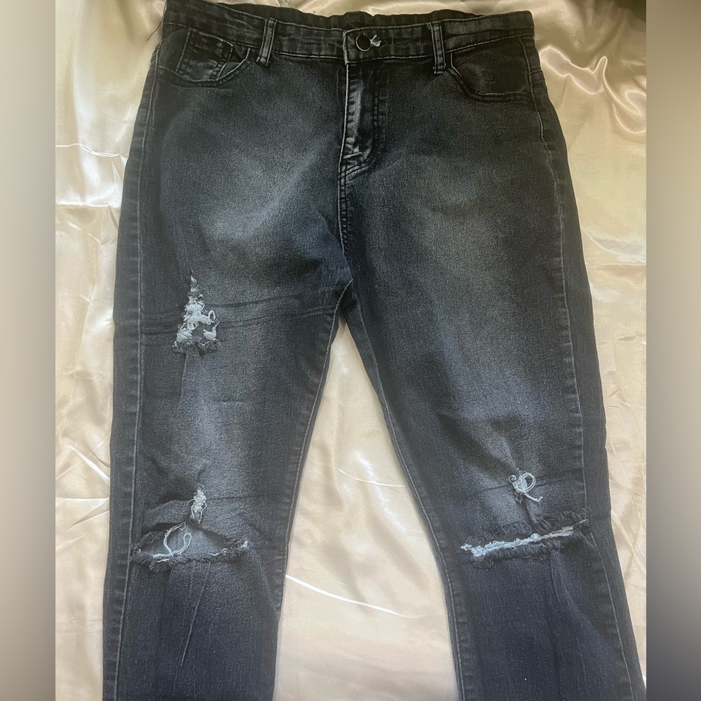 Women’s Distressed Skinny Jeans